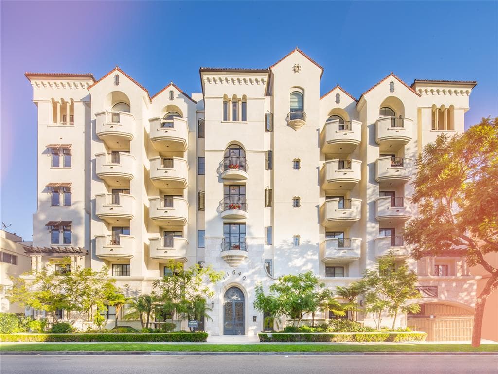 Luxe Villas, ucla, 11640 Mayfield Ave, Los Angeles, CA 90049, USA
