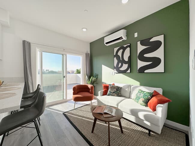 The Green House, usc, 1110 S Oxford Ave, Los Angeles, CA 90006, USA
