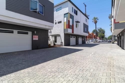 Giang & Tiang Apartments, usc, 1168 W 36th Pl, Los Angeles, CA 90007, USA