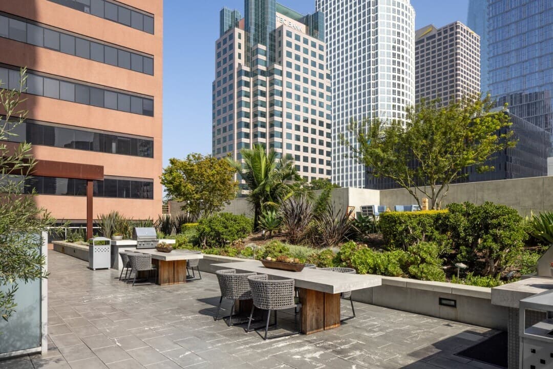 Verdosa, usc, 705 W 9th St, Los Angeles, CA 90017, USA