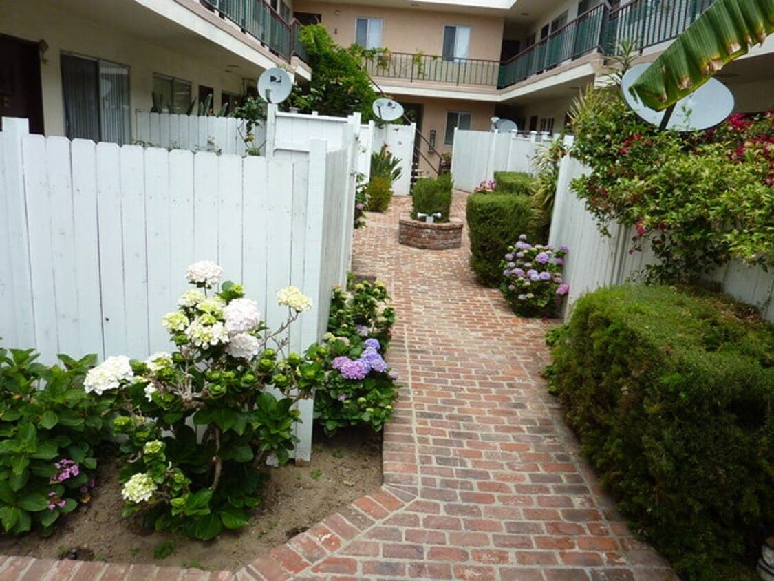 1560 S Saltair Ave., ucla, 1560 S Saltair Ave, Los Angeles, CA 90025, United States